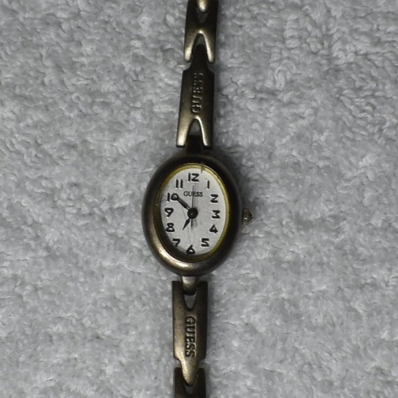 Vintage Guess Titanium Qwartz Watch w/ White Face - Picture 2 of 16